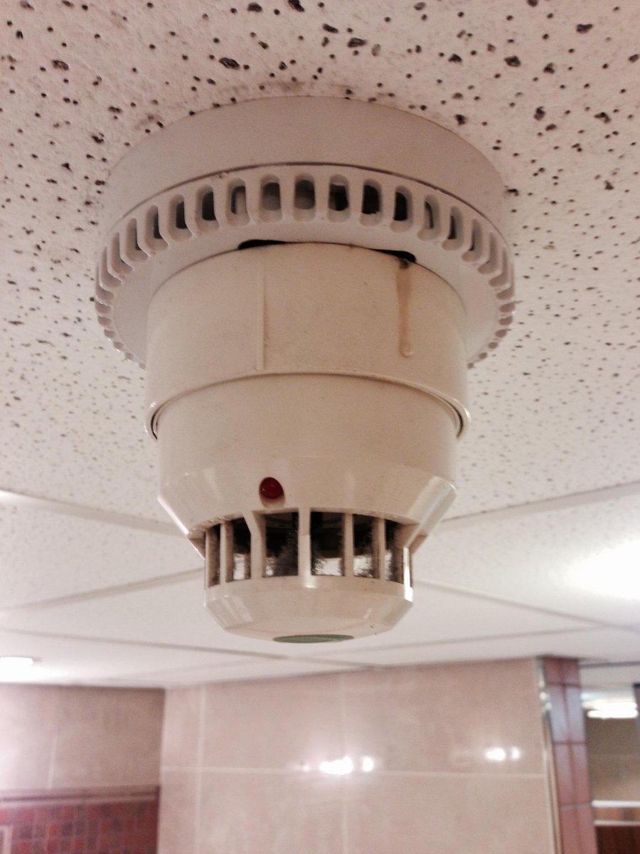 SpottedFireSec's tweet image. Smoke alarm... How old?!? #SpottedFireSecurity