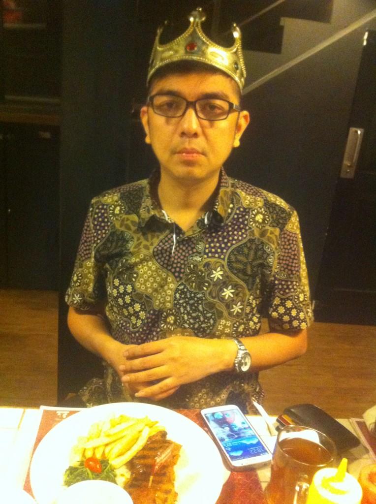 iputbasong's tweet photo. Happy birthday sayang.. @Holycow_Radal #Tkpradal http://t.co/OXg9Tdkwzk