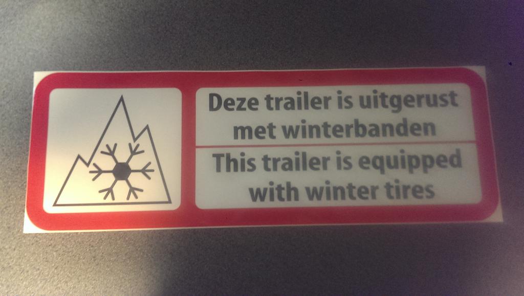 Afgeleverd #stickers voor op de achterzijde van #trailers. Ontwerp en uitvoering door <a href="/VanEssenVanRaay/">Van Essen Van Raay</a>