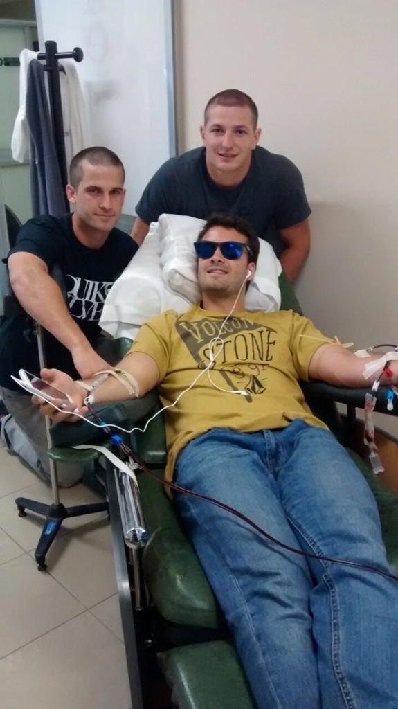 lichuzeno's tweet photo. Ellos ya se animaron! Y vos? Qué estas esperando? No importa la sangre que tengas, siempre alguien la va a necesitar! http://t.co/tWwv8EdiVL