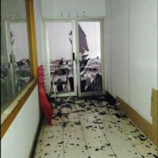 Azransiara's tweet image. Protap pengamanan Polrestabes Makassar patut dipertanyakan. #SaveUNM #SavePERS