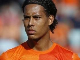 StudioSporf's tweet photo. Rekik en Bruma. Gekozen boven deze man. Schiet mij maar lek. http://t.co/cYkD49WOrx
