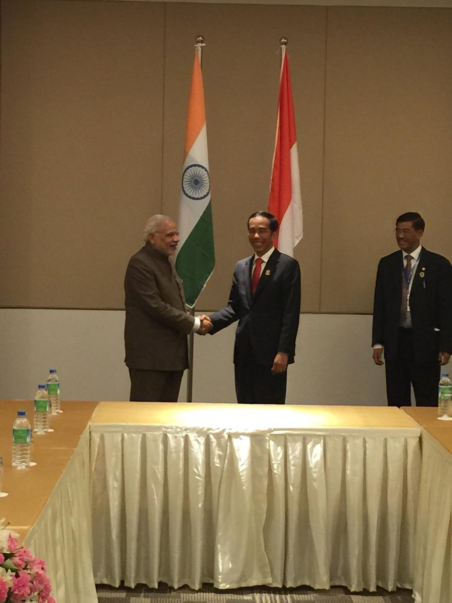PMOIndia's tweet photo. The PM is meeting the President of Indonesia. http://t.co/gpbY9gZgZC