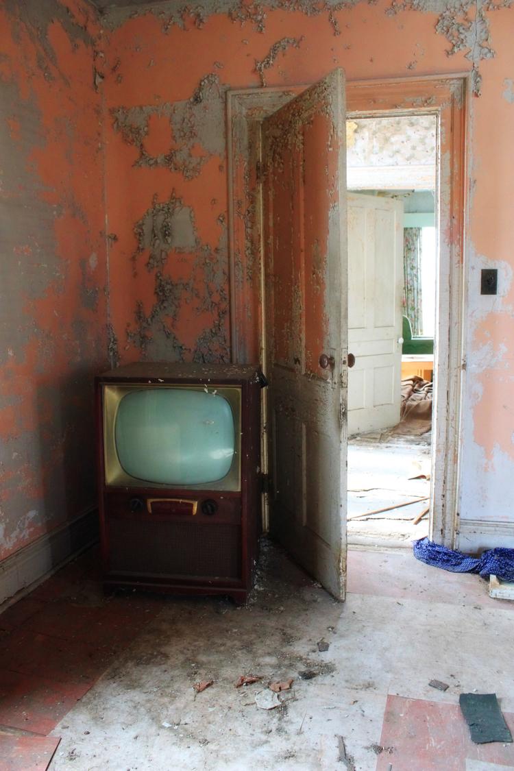 New Art Exhibit In #PTBO Features Photos Of Abandoned Houses &amp; Buildings In Rural Ontario -> ptbocanada.com/journal/2014/1…