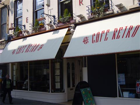 OliveTreeBath's tweet image. #TastyTips from @chriscleghorn - Best Breakfast = @CafeRetro 
A complete one-off &amp;amp; fab advert for going your own way!