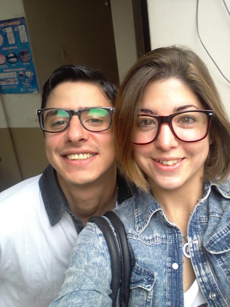 Lira_Ceci's tweet photo. Haciendo el aguante a mi compañero nerd @MatiasModica27 http://t.co/w81DAjQat3