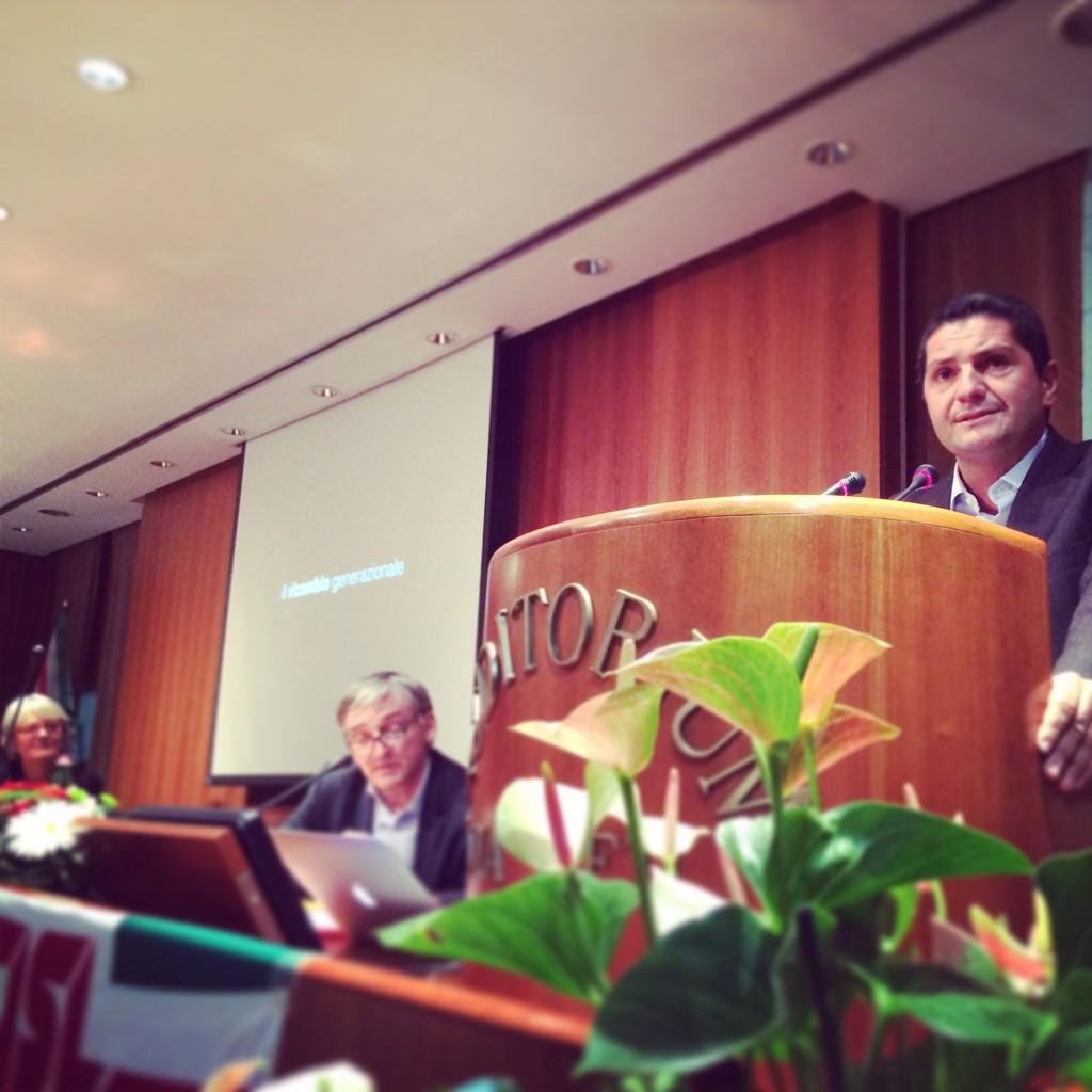 FIMCislStampa's tweet photo. #CGFIM @BentivogliMarco serve una svolta radicale del sindacalismo, un salto culturale e politico @nomfup http://t.co/9m1XXomobD