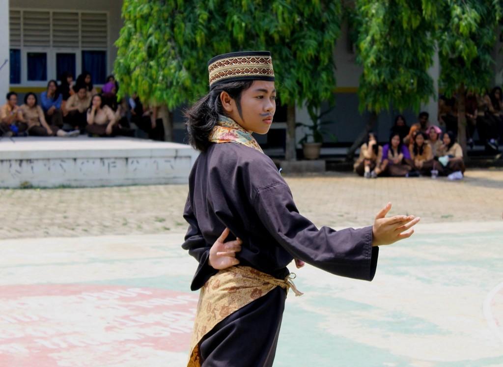 osismpk6tangsel's tweet photo. Retweet tweet ini agar karya Arief Rivaldi XI MIA 5 (1) bisa menjadi juara! http://t.co/J0OKC7eypC