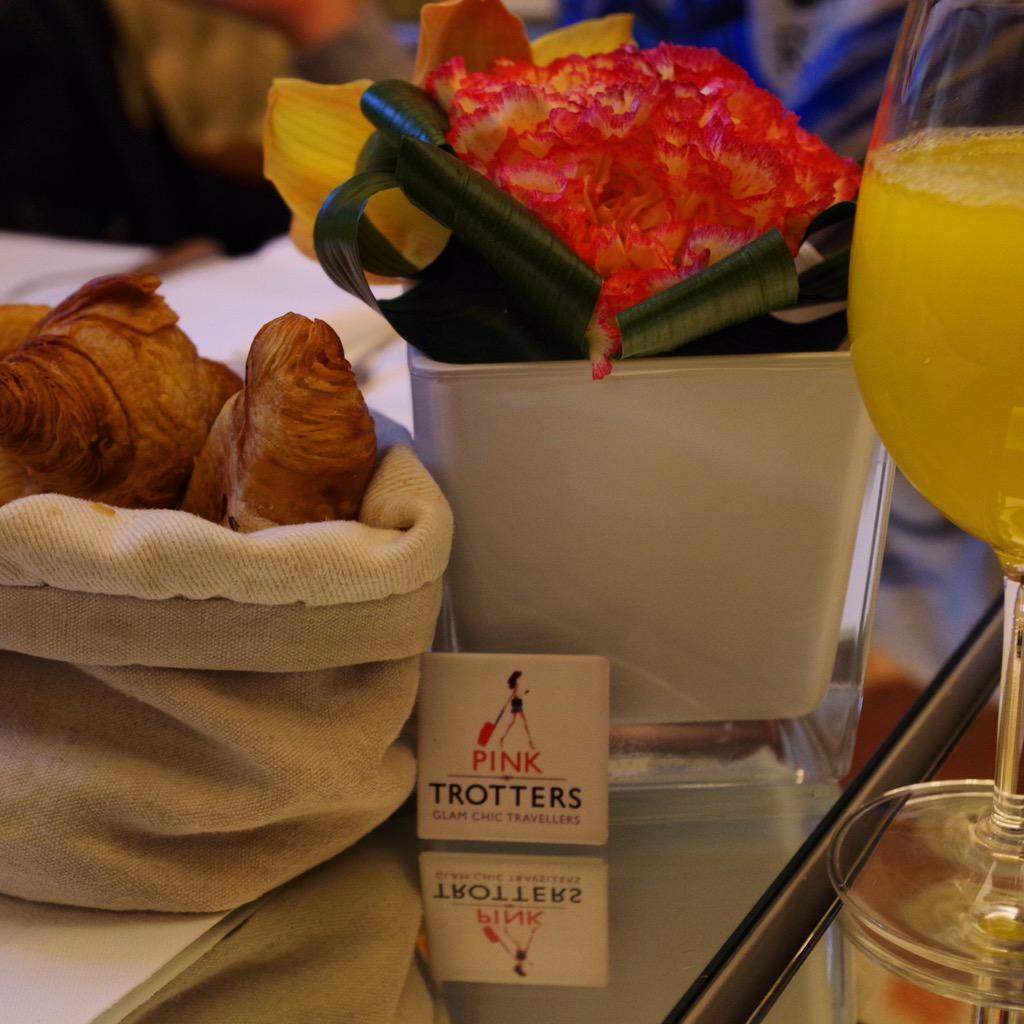Pinktrotters's tweet photo. #Lovely, #chic and #charming #breakfast at @ChateauMonfort with @SamsungMobile &amp; #Pinktrotters! #Note4Pinktrotters http://t.co/SUoENGobVB