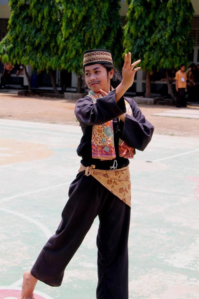 osismpk6tangsel's tweet photo. Retweet tweet ini agar karya Arief Rivaldi XI MIA 5 (2) bisa menjadi juara! http://t.co/QGWoh1e1pi