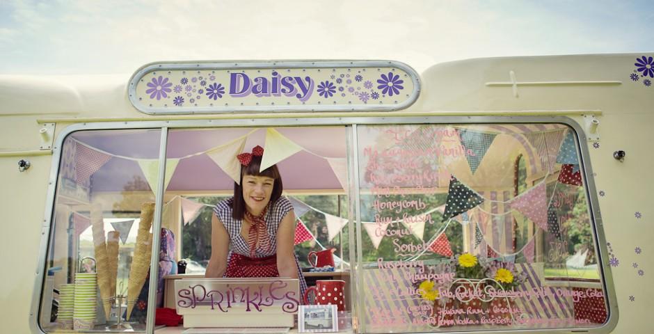 Absolutely loving @DaisyIces for a summer event. Retro lollies yummy! #fab #rocketlolly #screwball