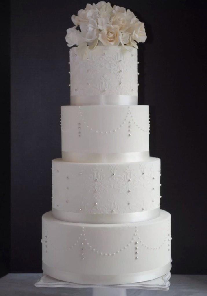 Working with some new techniques. #wedding #gumpaste #flowers