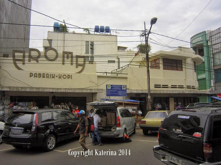 infobandung's tweet photo. Kebayang gak sih Pabrik Kopi Aroma ini udah ada dari 1930, bangunan&amp; mesin2nya jg gak pernah berubah! #SejarahBdg http://t.co/LQrJf4JQc4