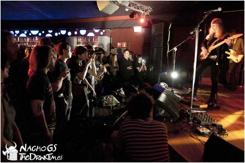 Crónica y fotos del concierto de Uli Jon Roth en Gijón: thedrinktim.es/cronicas/conci… <a href="/UliJonRoth1/">Uli Jon Roth</a> <a href="/GMFConcerts/">GMFConcerts</a>