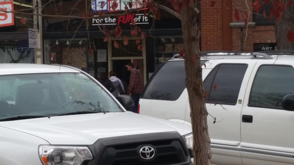 kattttnip11's tweet photo. #wstrainerouting spying on the teams...haha http://t.co/lvkQ5IF5GE