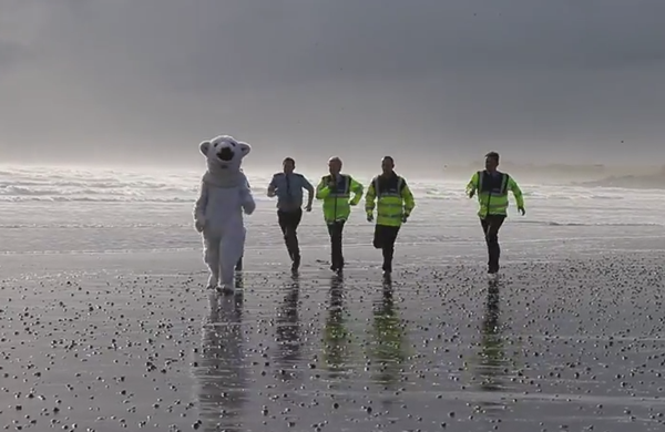 Video: <a href="/leinsterrugby/">Leinster Rugby</a>, <a href="/GardaTraffic/">An Garda Síochána</a> and a giant polar bear take an icy plunge for <a href="/SOIreland/">Special Olympics Ireland</a> bit.ly/1EzDlMq