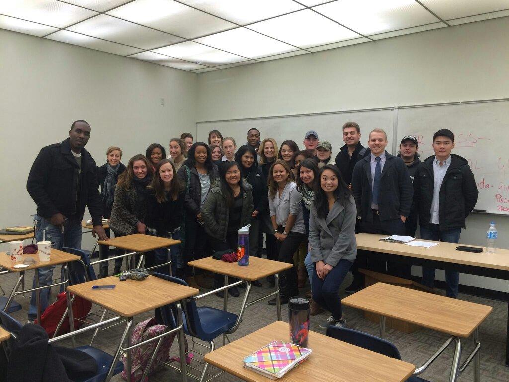 intl_me's tweet photo. @OralRobertsU #Alumna &amp; #International #Lawyer #PatriciaApy w #IRClass students. #ORUGlobal @ORUAlumni http://t.co/hV7L67w5bR