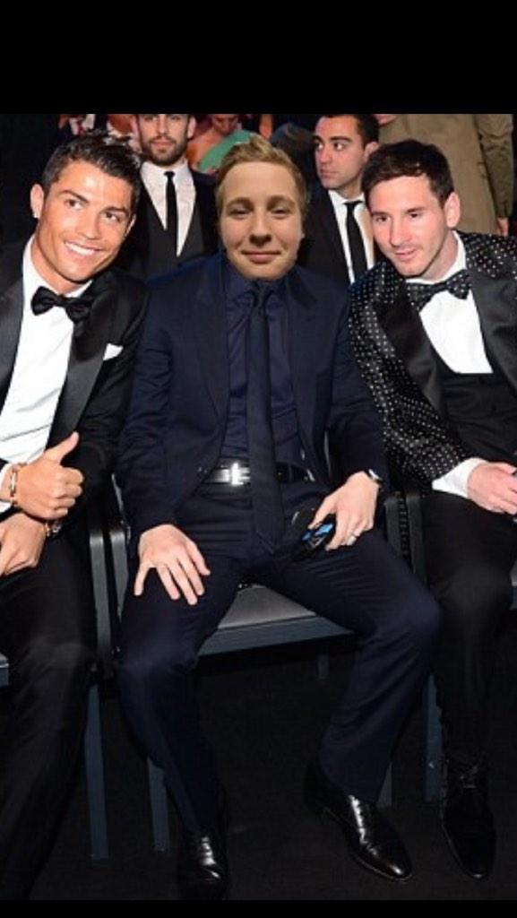 WilleFacts's tweet photo. Wille med några fans: http://t.co/GKrQLpmOLR