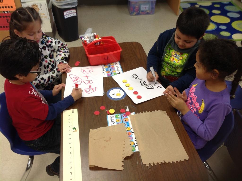 PHBarrientos's tweet photo. Word Problems using number lines, illustrations, or counters to figure out the problem. #williamsamazingrace http://t.co/kyILlElCsm