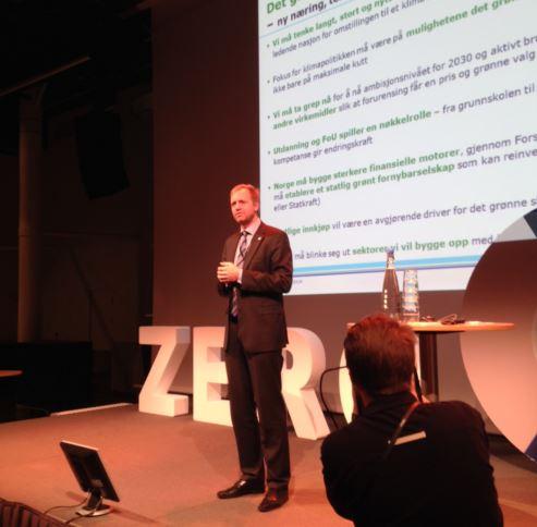 DNV_Group's tweet photo. @BjornKHaugland talks about the green transition at #zero14 – use #maritime know-how to create blue growth #klimalab http://t.co/p6Cj521BRQ