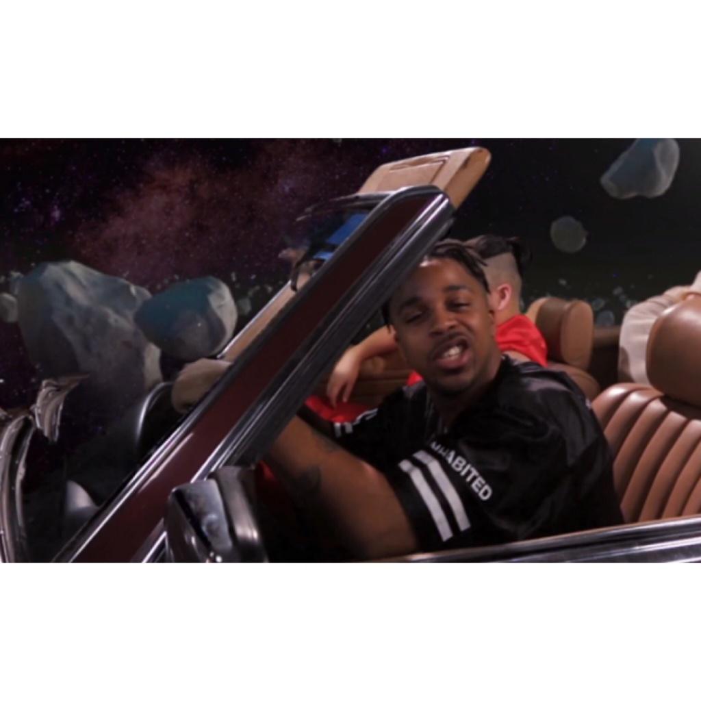 AziziGibson's tweet photo. [MUSIC VIDEOS] "Smoking with the Gods" - https://t.co/fAEY51lQfr @BRAINFEEDER #pH http://t.co/ZOcQPdjhVm @Thundercat #nintendomob