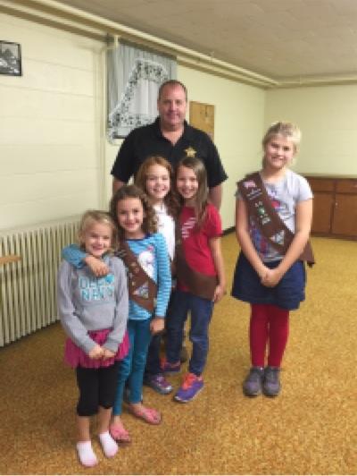 radfordsheriff's tweet photo. Sheriff Mark Armentrout taught Girl Scout Troop #80 how to make 911 calls and speak to the RPD 911 dispatcher. http://t.co/0rjKdJePax