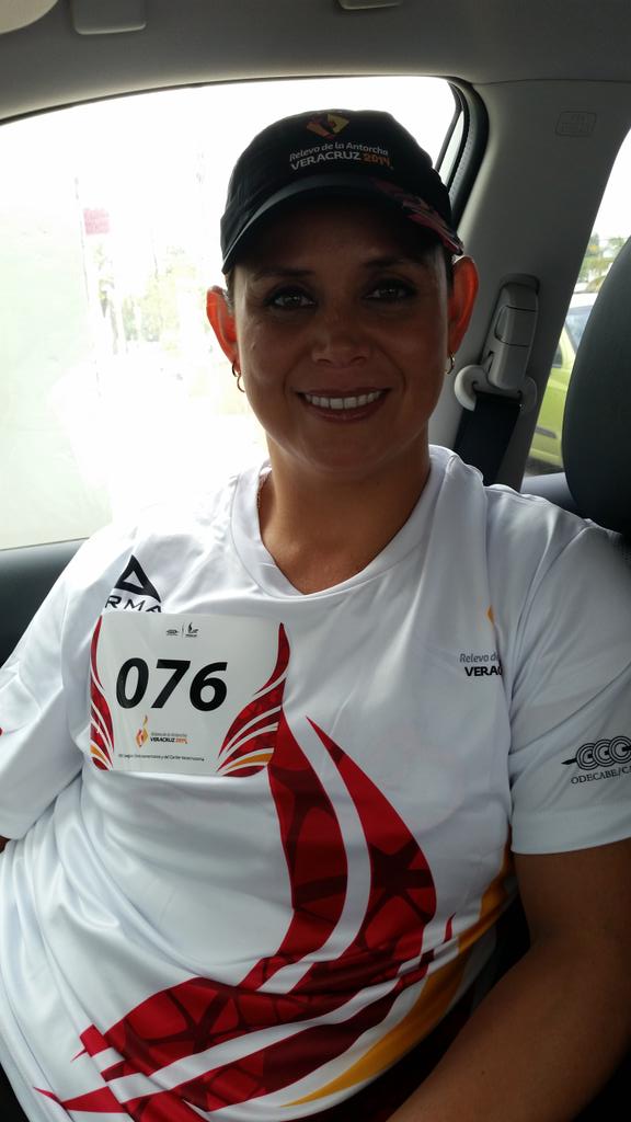 ParaComentarse's tweet photo. @NelyMiranda no podía faltar en este momento tan importante de @JVeracruz2014 @Javier_Duarte @COM_Mexico @CONADE http://t.co/BombpAhg7R