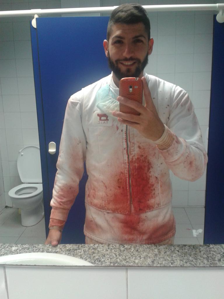 pollacetamol650's tweet photo. Y así acaba uno después de ocho horas colgando jamones como si se acabara el mundo! http://t.co/Ht8xPC28M3