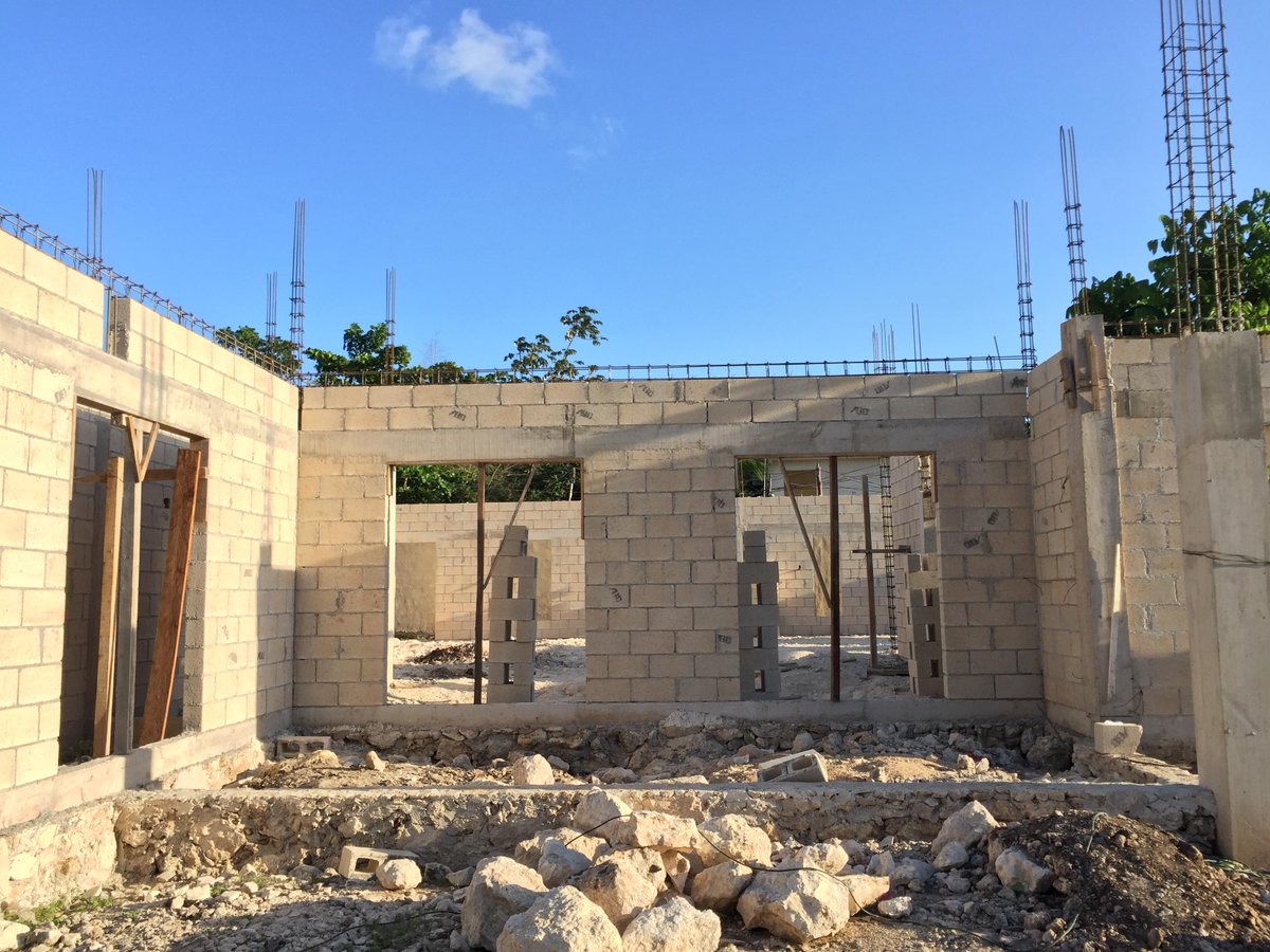 Back2BackCancun's tweet photo. Front porch &amp; entryway is taking shape @ the Centro Comunitario de Tres Reyes. God bless all who enter these doors! http://t.co/qyP4YuRJJU