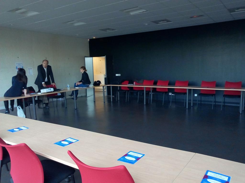 Cacomazerand's tweet image. #masterclassIEC en préparation
Bien communiquer à l&apos;oral #verbateam #jeanmichelroche