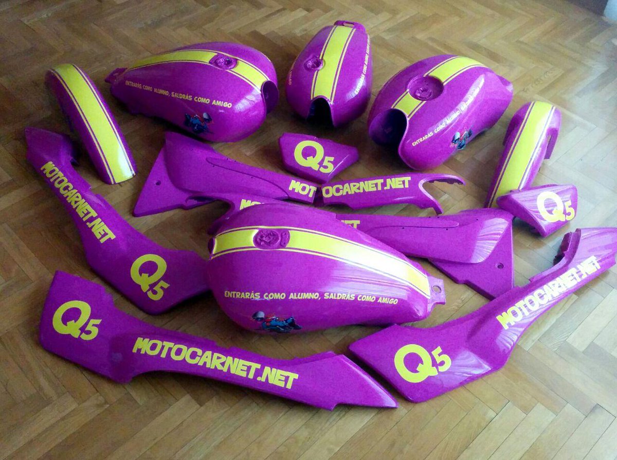stick_er's tweet photo. Terminando las motos de @Q5Motocarnet http://t.co/iXbVOBuKSa