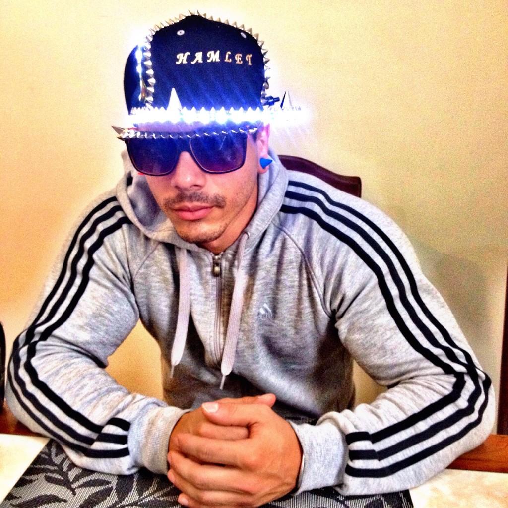 HamletVIP's tweet photo. REVOLUCIONANDO la moda en mi país duélale a quien le duela. Aquí les dejo un abre boca de mi nueva línea #HamLED http://t.co/sKRYhcjCj0