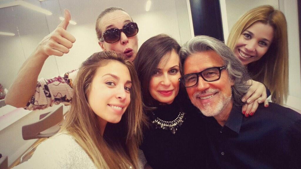 reguerasmar's tweet photo. Con @giselaoficial @NataliaOficial_ y @TERIAYABAR en manos de @cerdanalberto #AmigosQueTeAlegranElDía http://t.co/SrKstVGryC