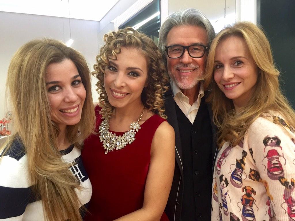 reguerasmar's tweet photo. Con @giselaoficial @NataliaOficial_ y @TERIAYABAR en manos de @cerdanalberto #AmigosQueTeAlegranElDía http://t.co/SrKstVGryC