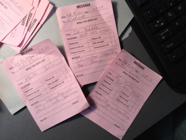 David_Tennant's tweet photo. Via @ChrisChibnall #Gracepoint props from David Tennant’s desk: phone messages for Carver with #DoctorWho names! http://t.co/J3b6vyrTQ7