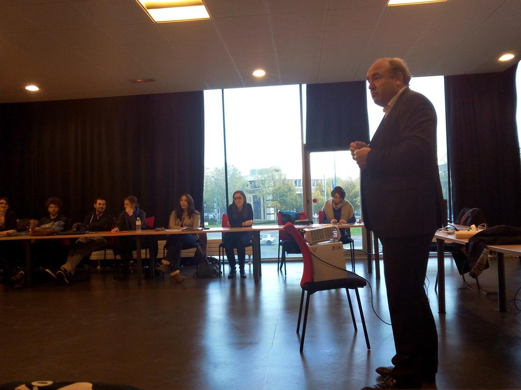 Cacomazerand's tweet image. Debut de la #masterclassIEC @MasterIECCergy @UniversiteCergy 
#jeanmichelroche #verbateam