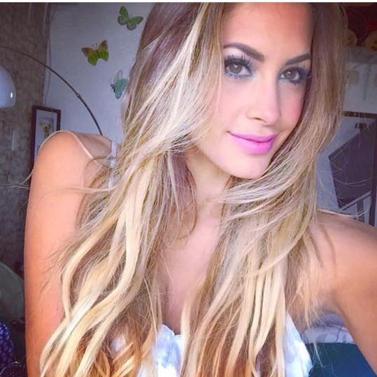 MilettFi's tweet photo. Empieza mi día tempranito Nos vamos a grabar ! 😘 #BuenosDias ✨ http://t.co/8TmJXetn6K
