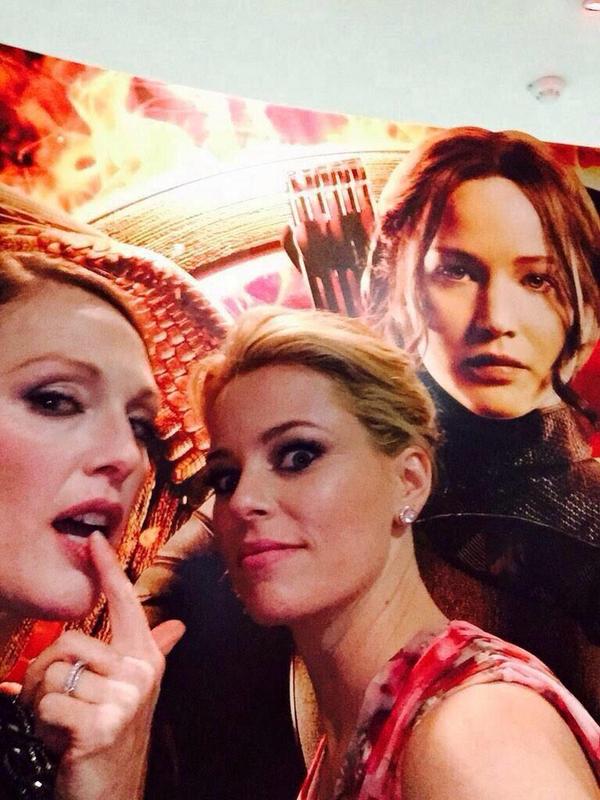 Paty_Mockingjay's tweet photo. Hoje eu estou tão assim... só de boa  #DistritoHallsSoft6 http://t.co/sH2832WHaJ
