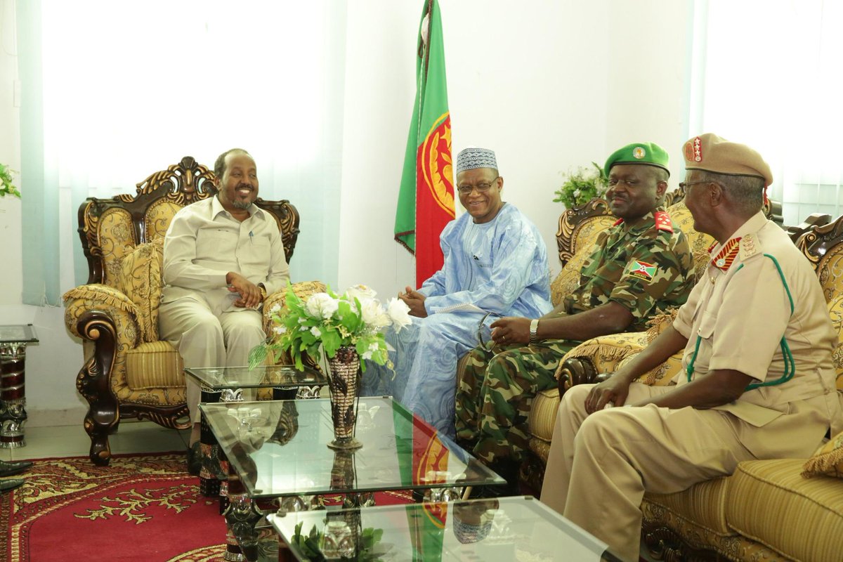 SOMALINATIONAL's tweet photo. Madaxweynaha Dowlada Federalka oo Soo Booqday Gaashandhiga http://t.co/5CDvGs3Vwo