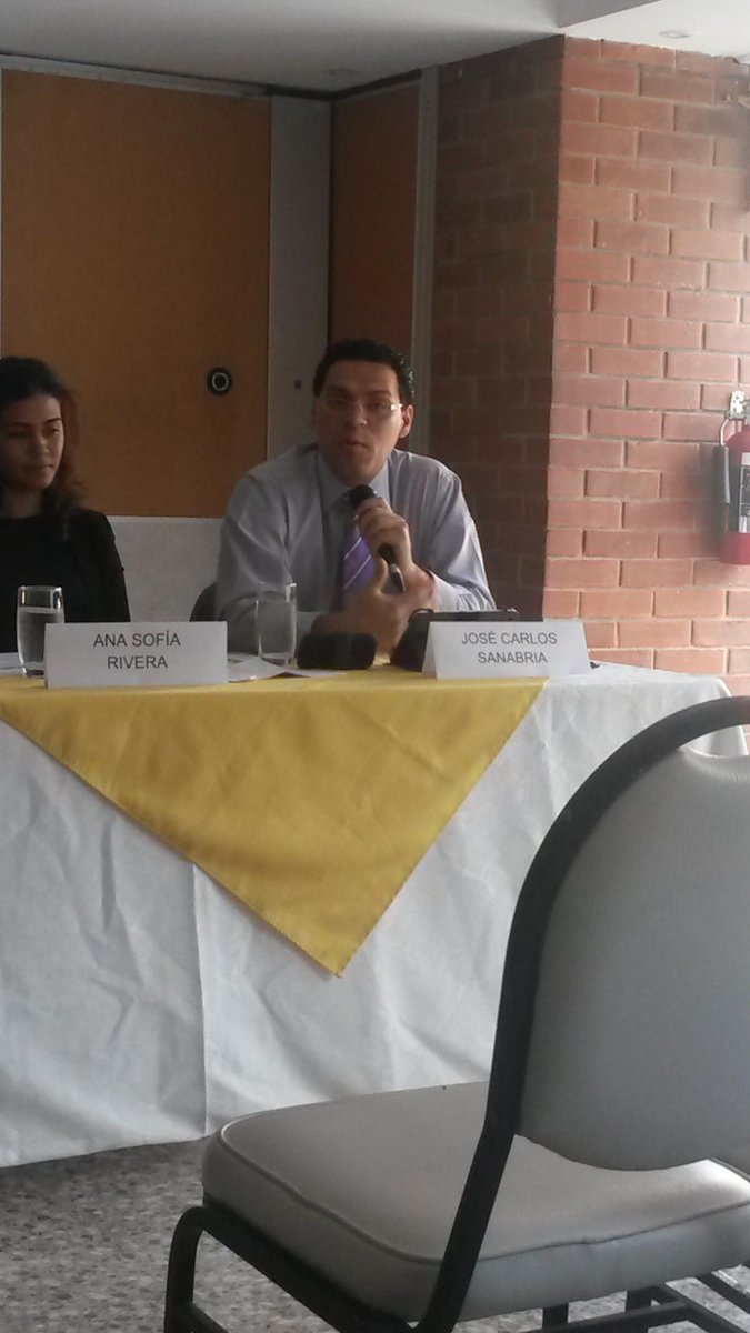DIP_URL's tweet photo. "La ideología política no tiene rédito electoral". @josecsa2 en Foro de falta de ideología en los partidos políticos. http://t.co/2XmHW7Dx9I