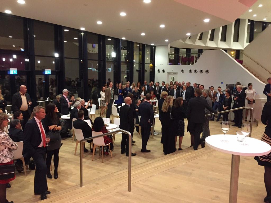 Nog maar 1 week geleden #faultytowers <a href="/theaterdestoep/">TheaterdeStoep</a> <a href="/BotlekBusiness/">Botlek Business Club</a> Club #winterevent #wateenfeestje
