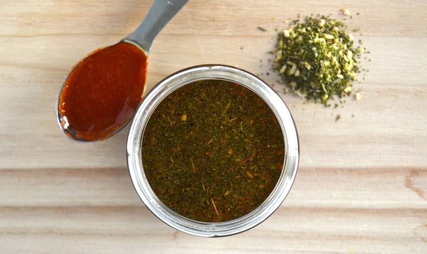 MyLastBite's tweet photo. Warm Up Your Salad w #Sriracha Vinaigrette by @optvitality http://t.co/ryVRmbRjrg http://t.co/WvnvhPB3PS @MindBodyGreen