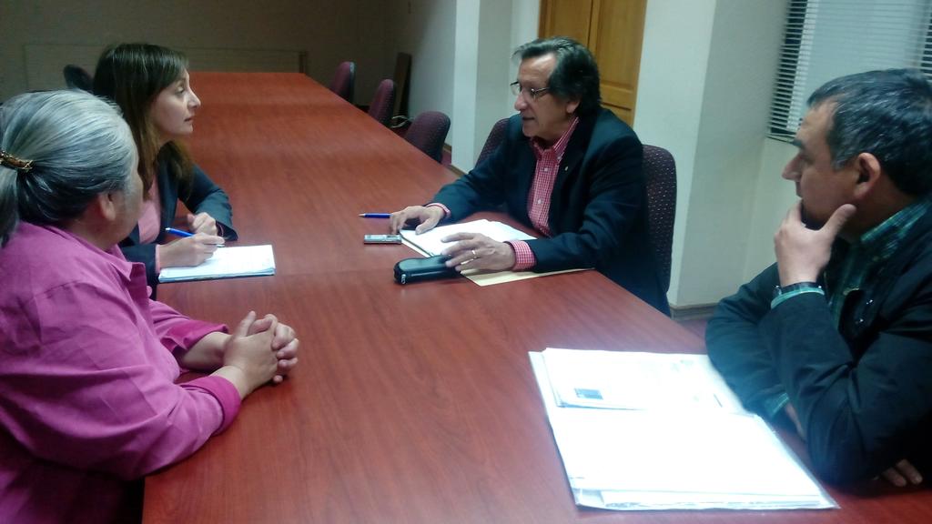 ConcejalAraneda's tweet photo. Ahora, junto a don Mario Jiménez denunciando a empresa San Isidro por incumplimiento de normas sanitarias #Labranza http://t.co/mhCuCJy5TK
