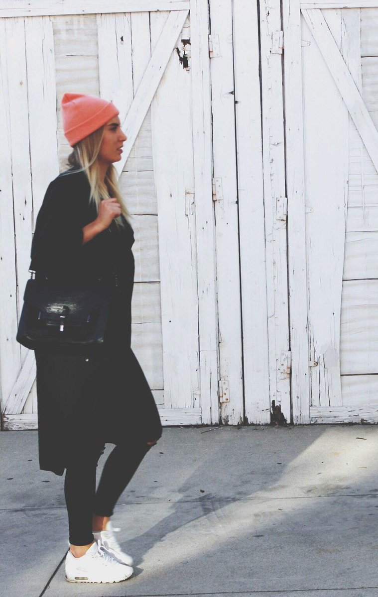Stylekick's tweet photo. A pink #beanie is a great way to add some colour to a #winter #ootd! #SK #userstyle #moeller_ http://t.co/djIjiSYbH1 http://t.co/hm0PKe3ZD0