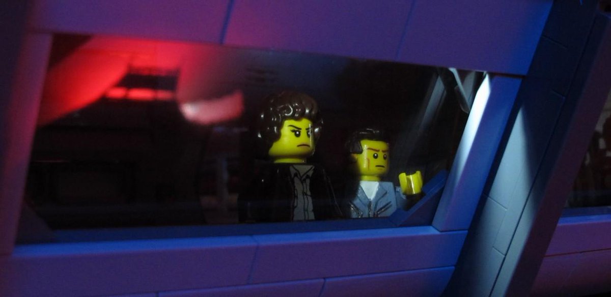 "How long 'till it blows?" #Lego #Aliens flickr.com/photos/7627233…