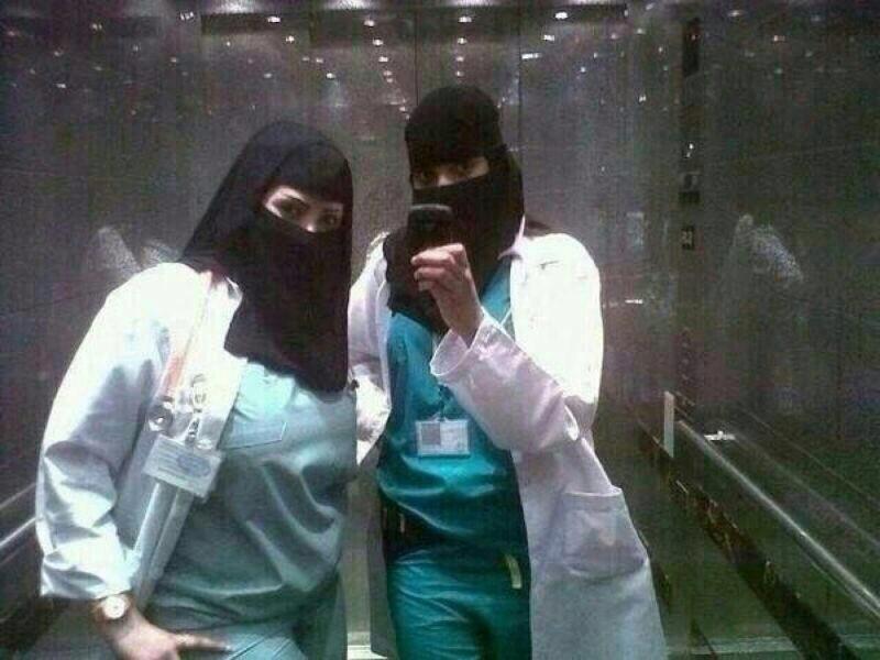 اختي وبنت عمي في العمل اح