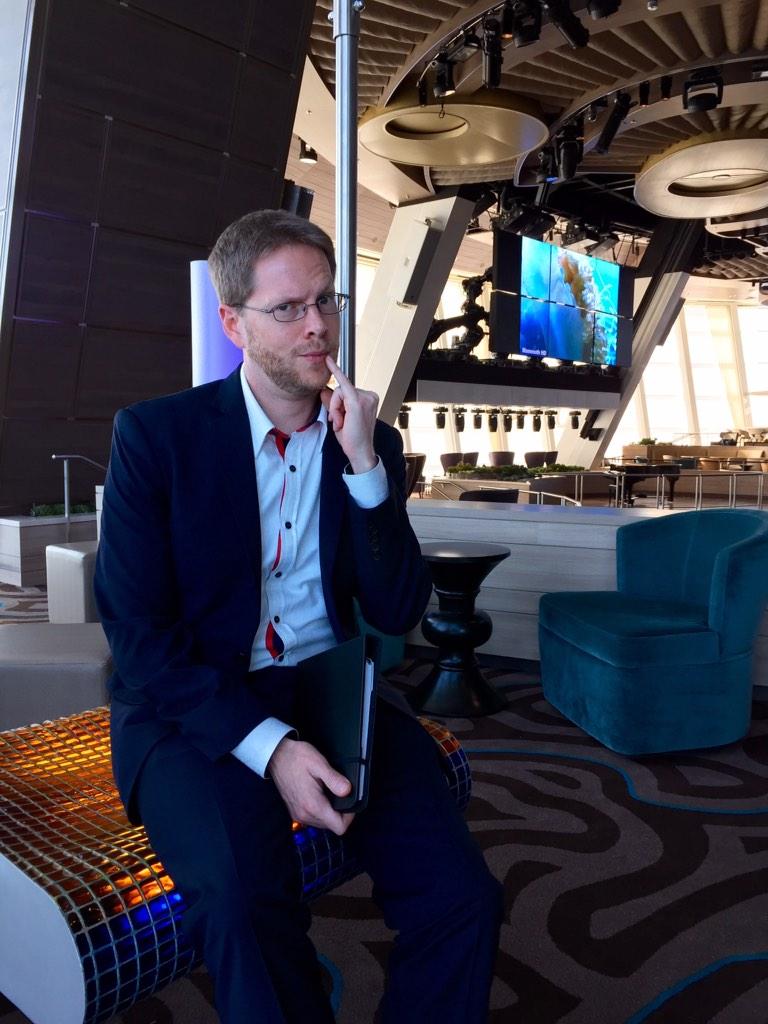 EcoChambers's tweet image. #SelfieatSea in front of the @RoyalCaribbean #QuantumoftheSeas #RoboScreens powered by @ABBRobotics