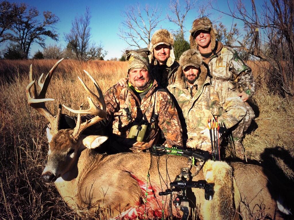 Can definitely tell it's cold in Kansas! <a href="/realbenmcdonald/">Ben McDonald</a> <a href="/rosstrophy/">caleb beard </a> #eskimohat