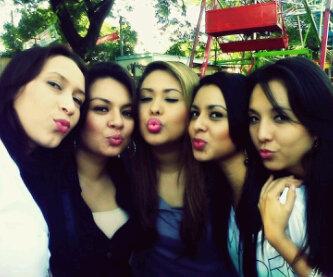 FaFerrufino's tweet photo. Ya ni recuerdo hace cuantos años fue eso.
Jajajajaja las amo!!! http://t.co/Znk7kcSHMQ