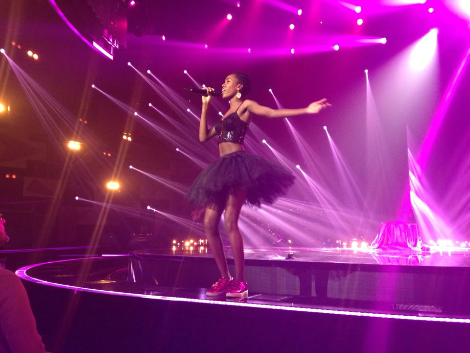 RisingStarM6's tweet photo. La jolie @Inayamusic se prépare pour la grande finale ! RT si vous faites partie de la #TeamInaya ! #RisingStar http://t.co/tMfAgrn992
